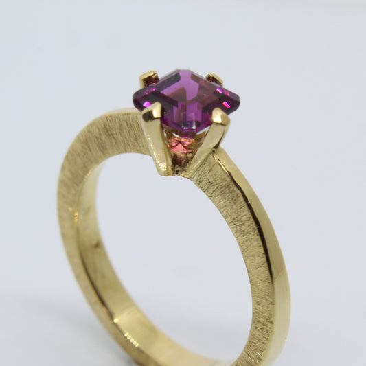 18ct yellow rhodolite garnet