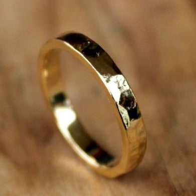18ct Yellow Gold ring, hammered texture gives it a unique, handcrafted look that really makes it stand out.